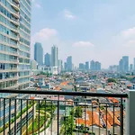 Homey And Warm 1Br Apartment At Ambassade Residence By Travelio