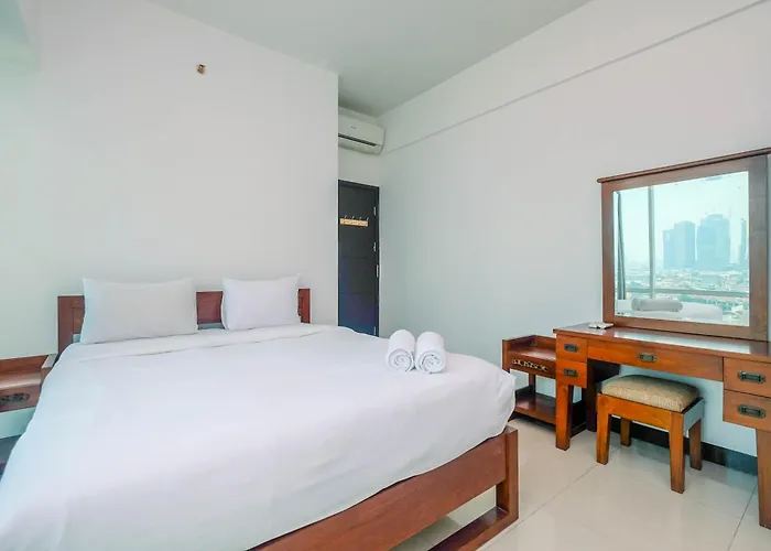 Homey And Warm 1Br Apartment At Ambassade Residence By Travelio