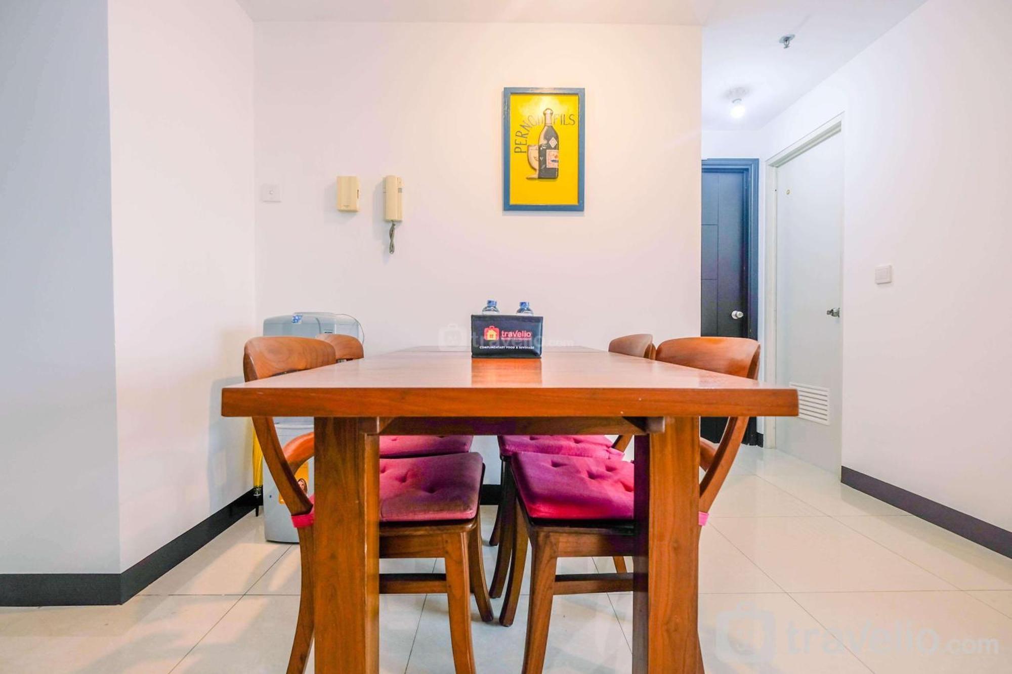 Homey And Warm 1br At Ambassade By Travelio Apartemen