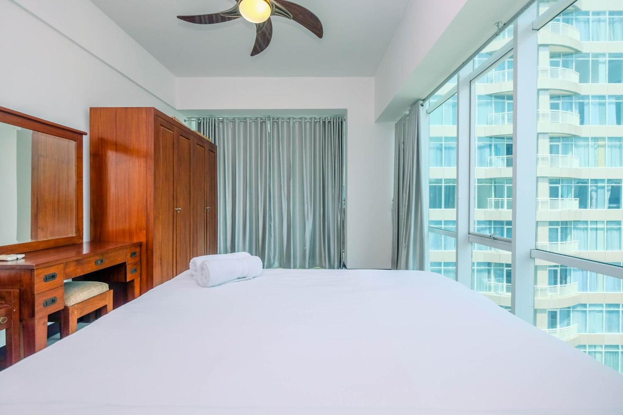 Homey And Warm 1br At Ambassade By Travelio Apartemen *