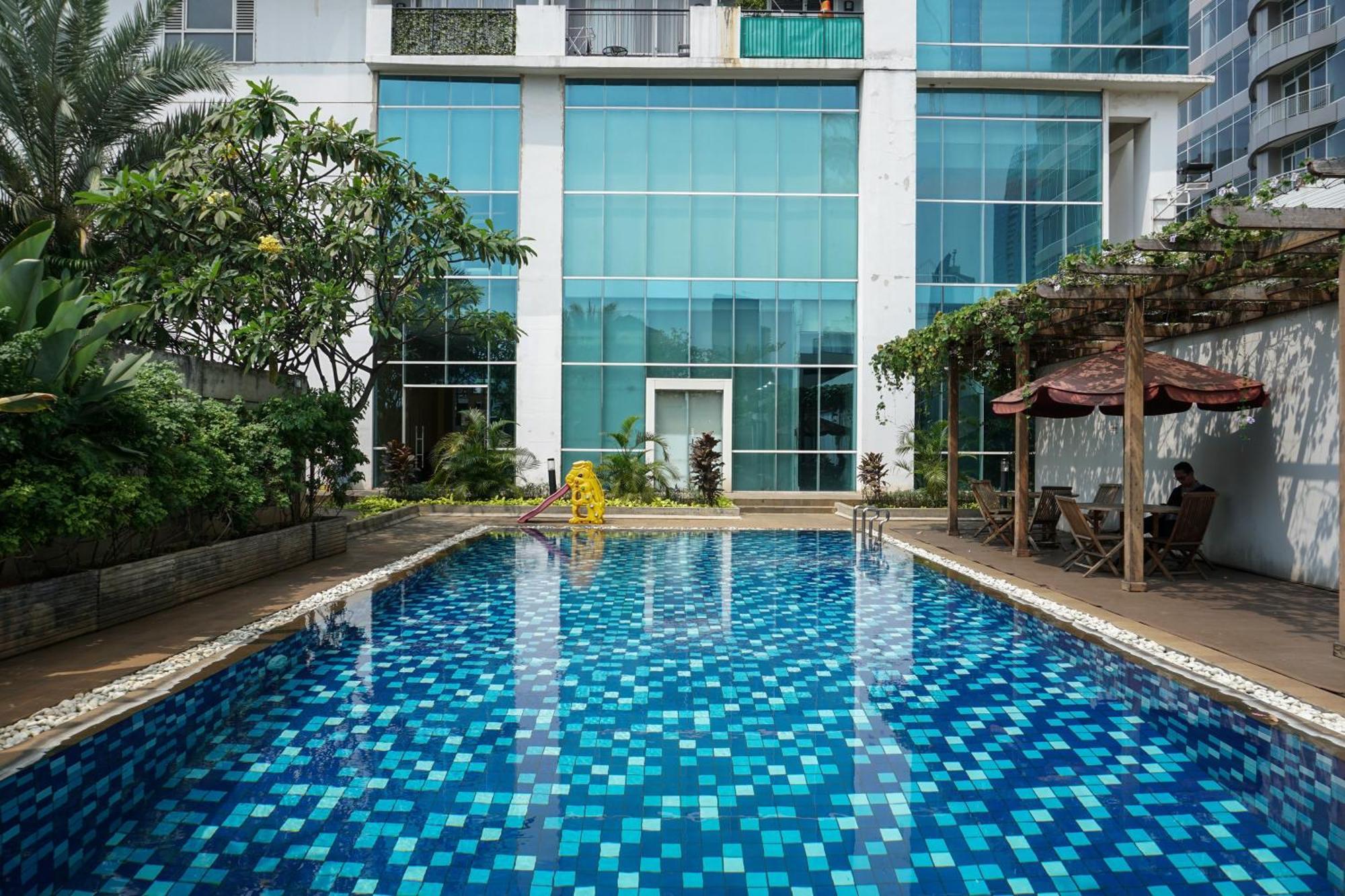 Homey And Warm 1br At Ambassade By Travelio Apartemen Jakarta