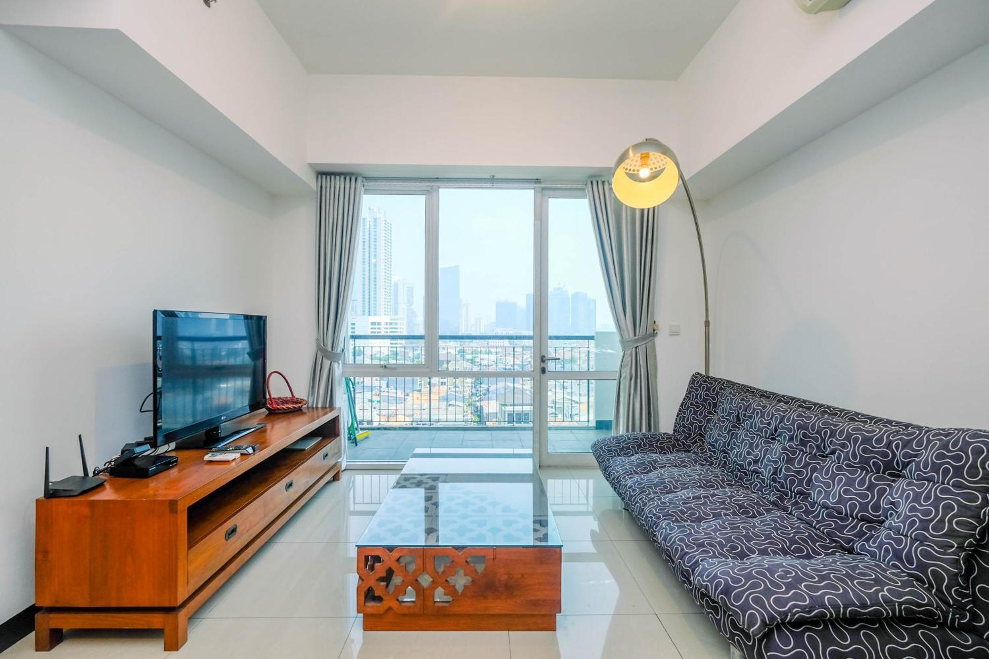 Homey And Warm 1br At Ambassade By Travelio Apartemen