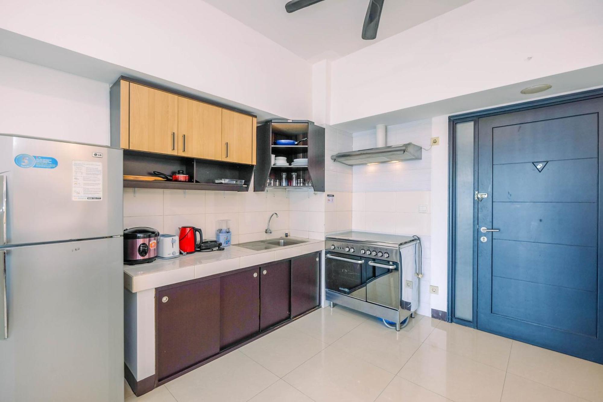 Homey And Warm 1br At Ambassade By Travelio Apartemen